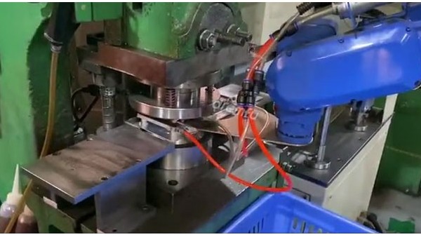 �ӷ��Գ����