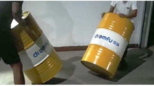 200L��Ͱ�����ӹ�����Һ�������ᶯ�ģ�