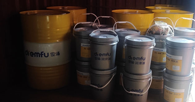 �ӷ���ӲĤ������